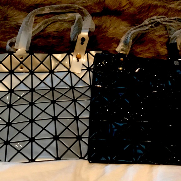 Two handbags with zip closure at top. - Picture 2 of 5